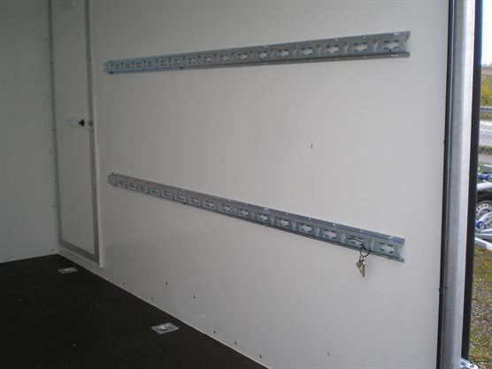 F.1326-1300 cargo m/rampe og sidedør og surringsskinner